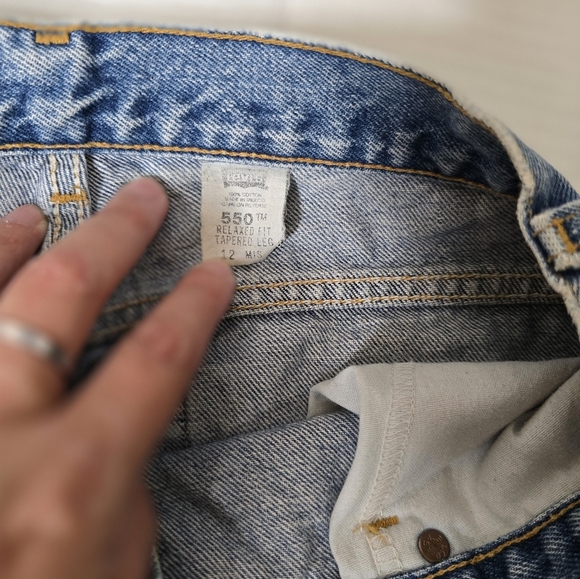 Vintage Levi's 550 Jeans - Picture 2 of 3